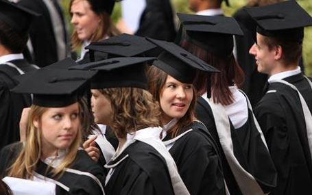 tt-4-11-111   	Sinh viên Anh đổ xô học cao học để kiếm việc lương cao   