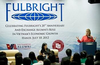 du_hoc_-_Nhung-an-tuong-ve-Ngoai-truong-My-Clinton-tai-Harvard-Viet-Nam